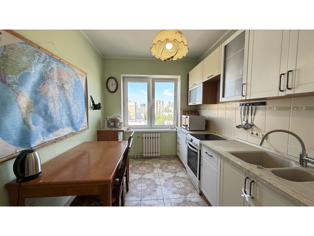 3-к. квартира, 80 м², 7/17 эт. ул. Интернациональная